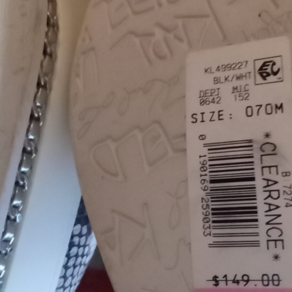 Shoes - Picture 4 of 4